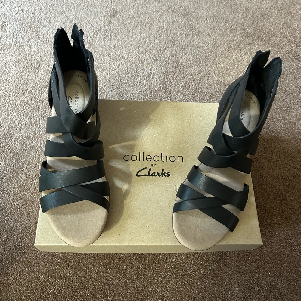 NWT Clarks Black Strappy Sandals Elegant Design